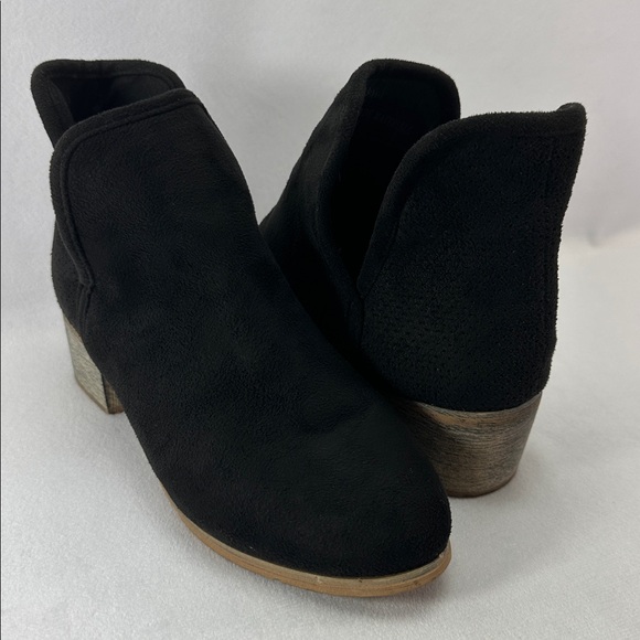 Soho Boots Black Vegan Suede Seven7 Ankle Boots - Picture 1 of 9